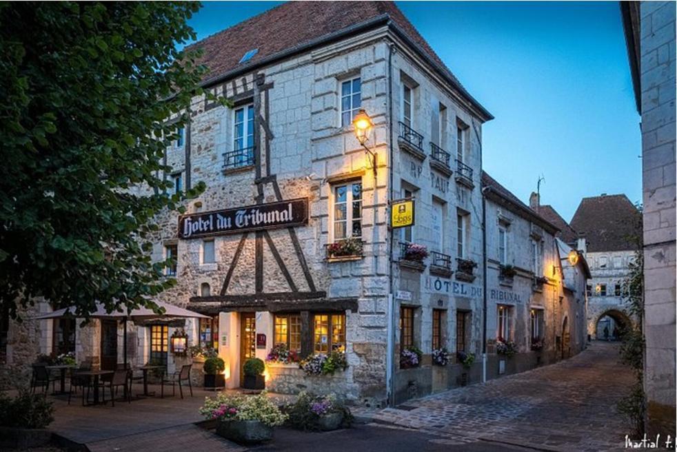 Logis - Hotel & Restaurant Du Tribunal Mortagne-au-Perche Zewnętrze zdjęcie