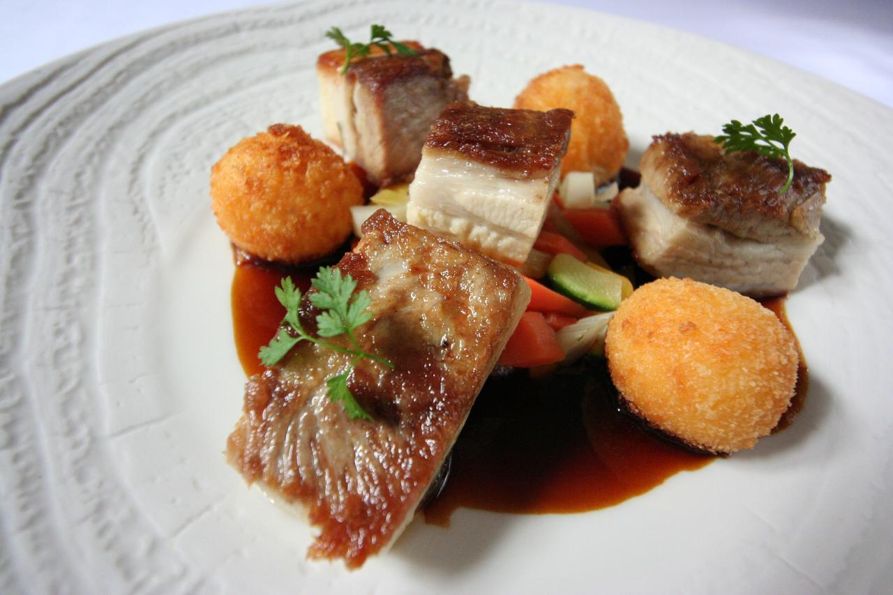 Logis - Hotel & Restaurant Du Tribunal Mortagne-au-Perche Zewnętrze zdjęcie