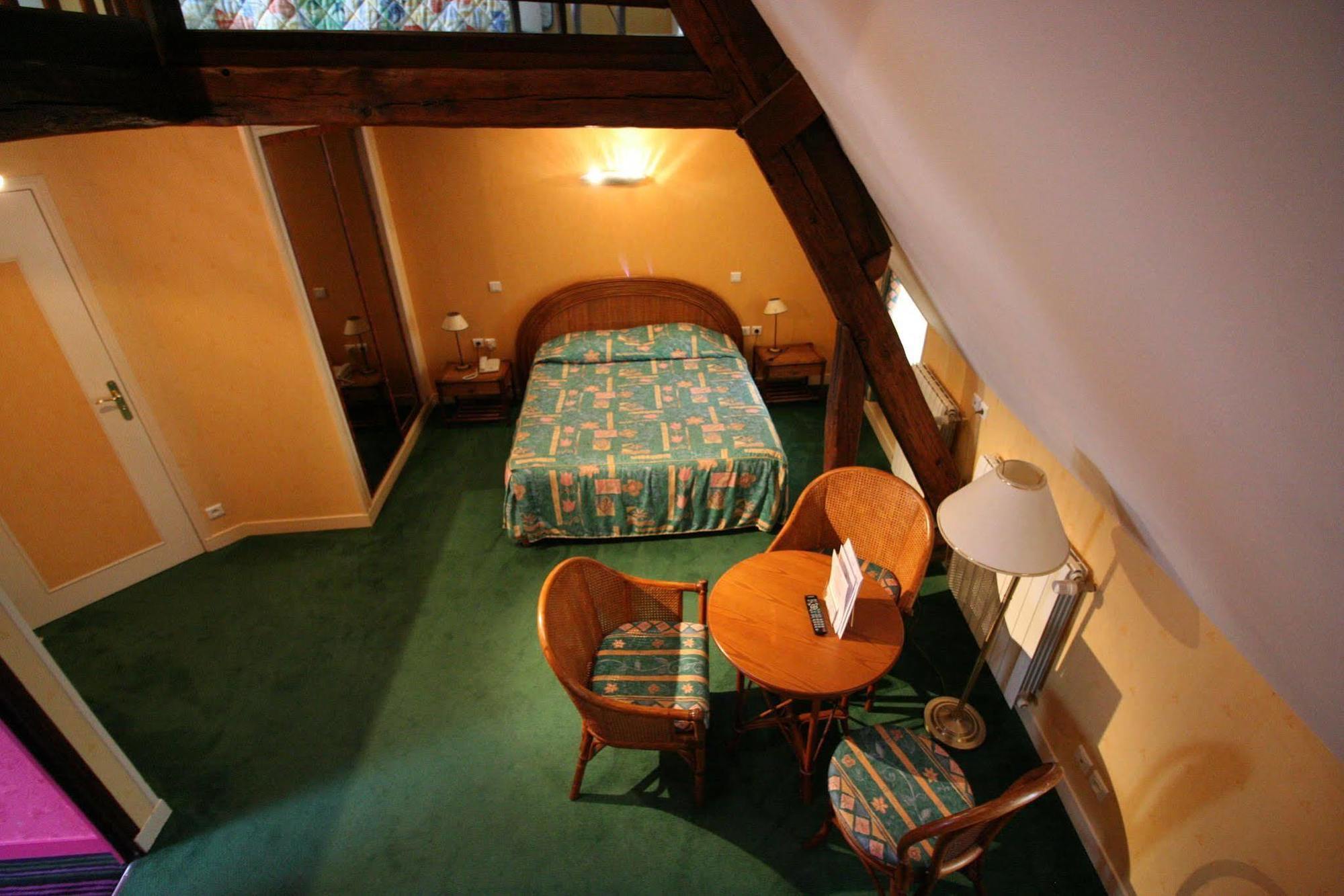 Logis - Hotel & Restaurant Du Tribunal Mortagne-au-Perche Zewnętrze zdjęcie