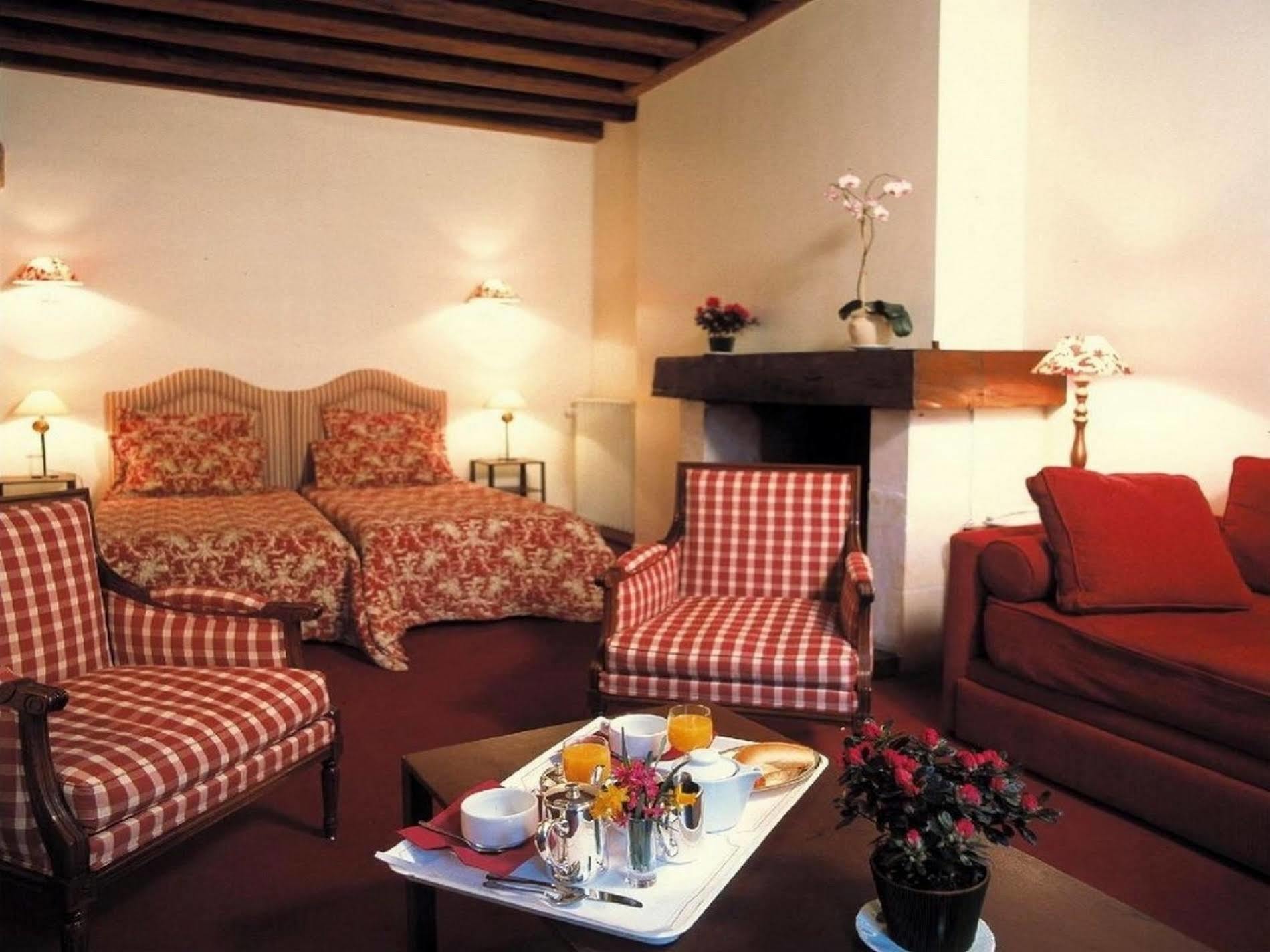 Logis - Hotel & Restaurant Du Tribunal Mortagne-au-Perche Zewnętrze zdjęcie